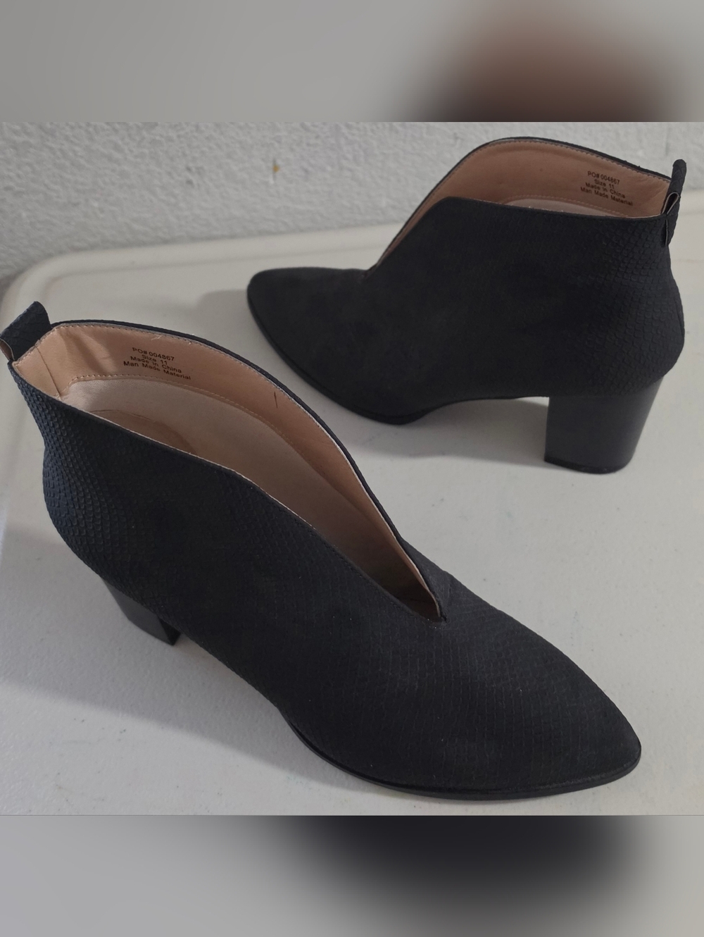 Womens high heel Deep V cut style black shoes size 11